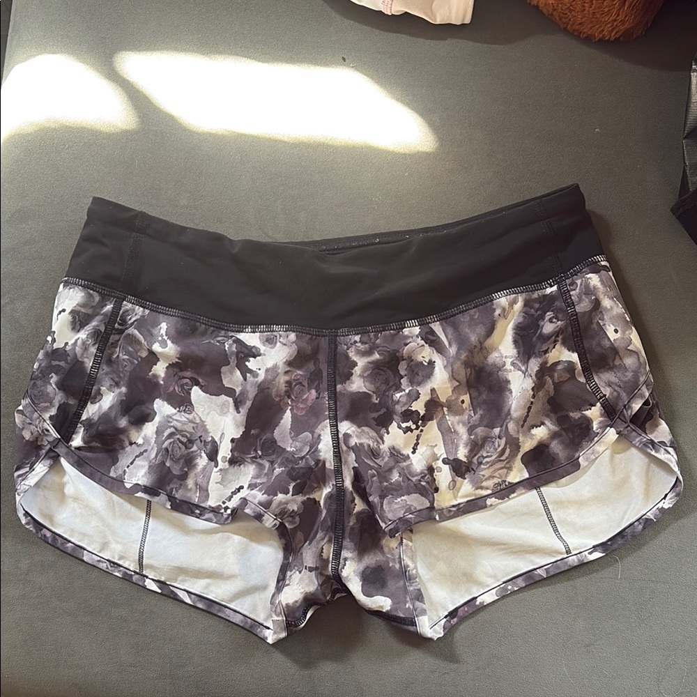 Women's Lululemon Black and Gray Patterned Shorts